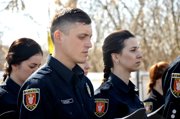 Нові патрульні поліцейські розповіли, як треба себе поводити на Пасху (фото)