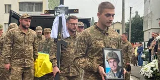 Навіки 22: на Волині в останню дорогу провели Героя Романа Григор'єва (фото)