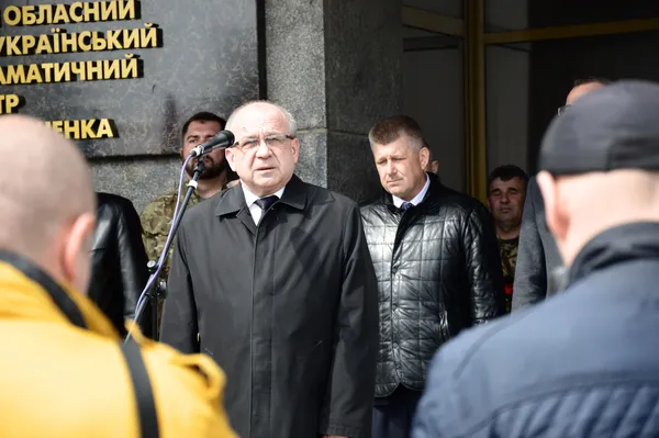 ...емоційно, таке враження, що стримуючи сльози, говорив про Олега Твердохліба  голова Волинської ОДА Володимир Гунчик...