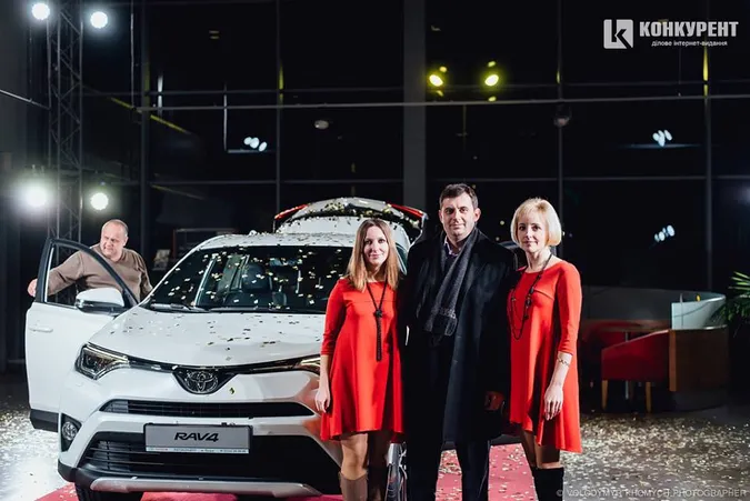 Луцький автосалон провів помпезну презентацію кросовера Toyota RAV4