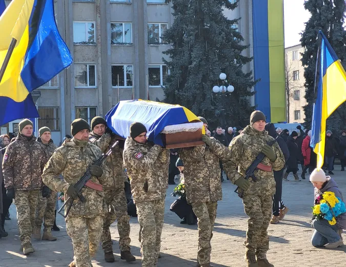 На Волині в останню путь провели Героя Романа Ващука (фото)
