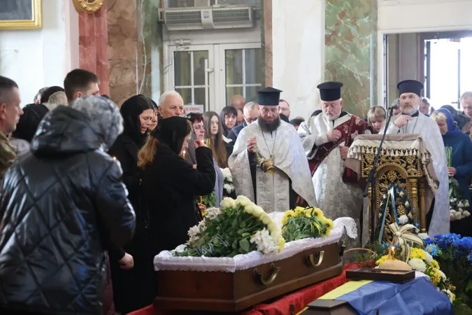 У Луцькій громаді попрощалися з Героєм Олександром Коханюком (фото)