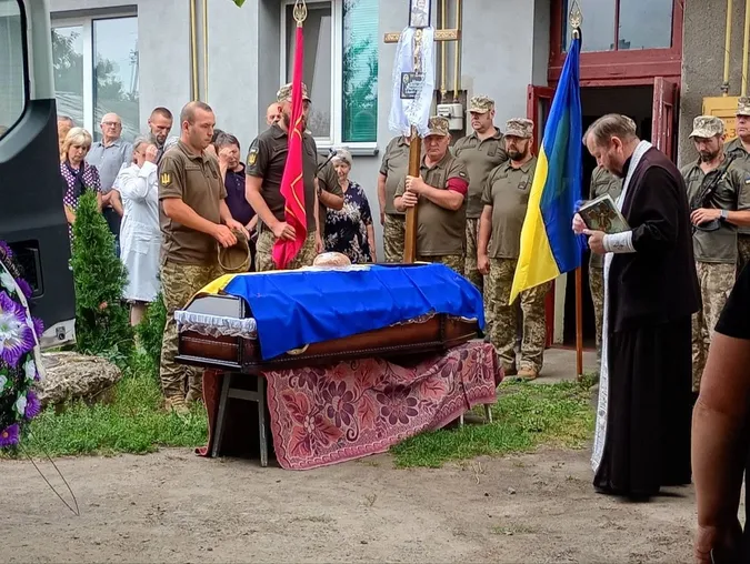 Понад пів року вважався зниклим: на Волині попрощалися з воїном В’ячеславом Мотикою (фото)