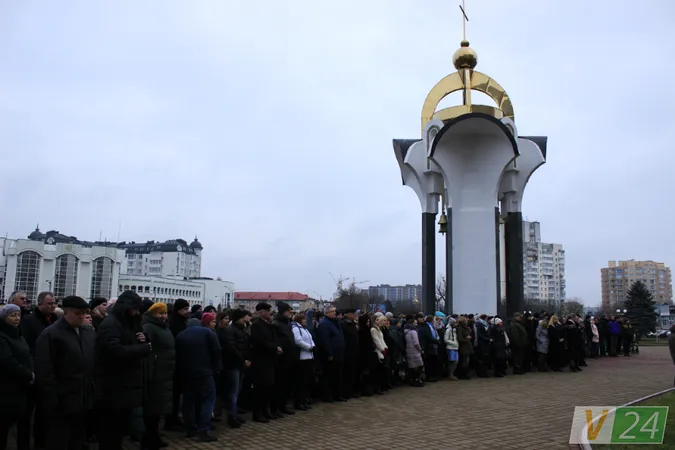 Луцьк: підняли прапор на підтримку військовополонених (фото)