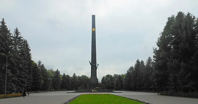 У Луцьку пропонують знести обеліск на меморіалі (відео)