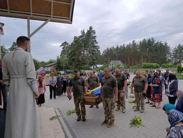 Осиротіла трирічна донечка: на Волині попрощалися з 22-річним воїном Олександром Буслом (фото)