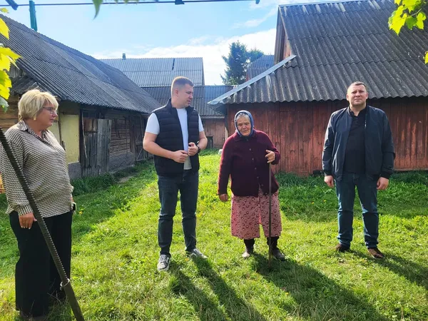«Вийшла до сусідки і це врятувало життя»: на Ковельщині дрон впав біля хати 78-річної бабусі воїна (фото)
