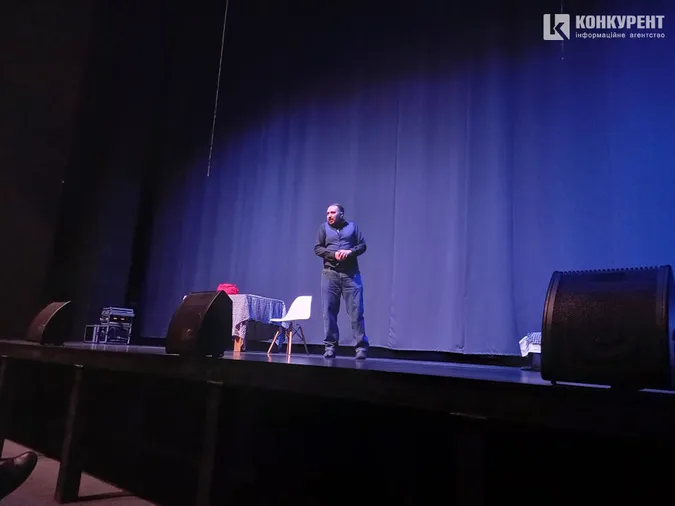 Борщ, секс та любов: лучанам показали виставу про стосунки чоловіка і жінки (фото)