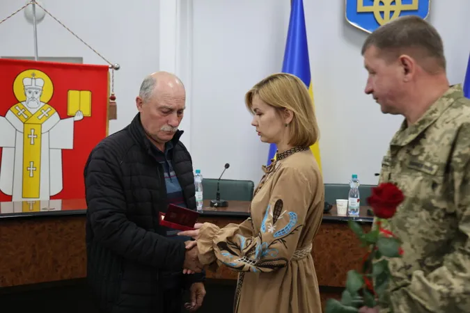 У Луцьку родинам загиблих Героїв вручили державні нагороди (фото)