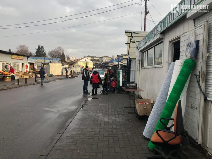 Ранок після демонтажу: що коїться на Старому ринку в Луцьку (фото)