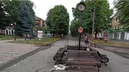 У Нововолинську розшукують вандалів, які розбили годинник в центрі міста (фото)