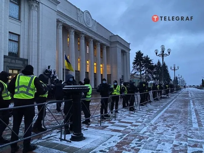 Сотні силовиків, військова техніка та автозаки: як у Києві готуються до «перевороту» (фото)