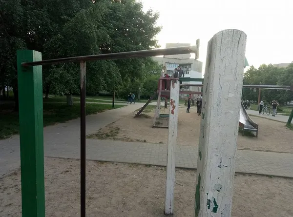 У Луцьку дитина травмувалася на поламаному дитячому майданчику