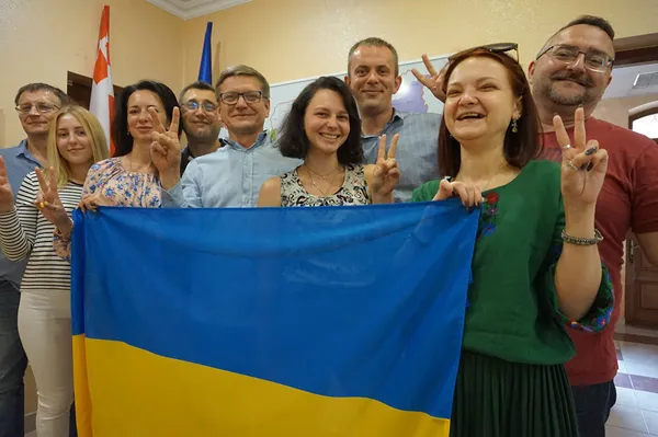 Facebook у синьо-жовтих стягах: волиняни вітають з Днем Державного Прапора (фото)