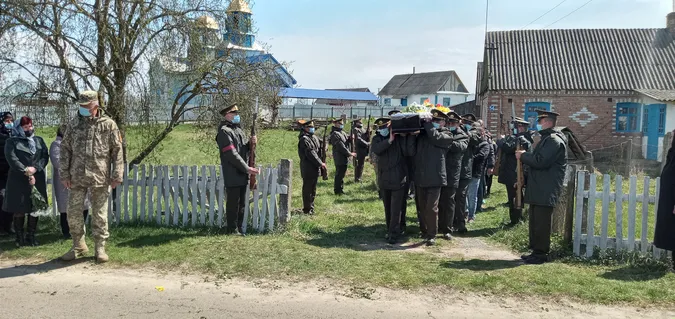 На Волині попрощалися із полеглим Героєм Олександром Луциком (фото)