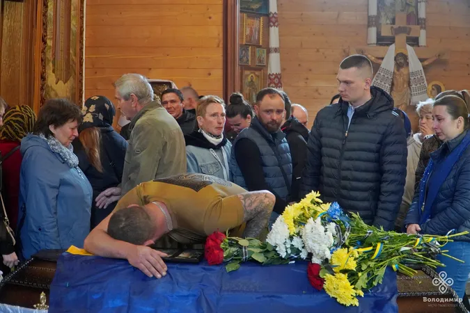 На Волині попрощалися із воїном Дмитром Олівком (фото)
