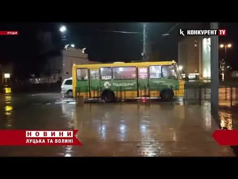 Наїзд маршрутки в Луцьку: пішохід був п'яним (фото, відео)