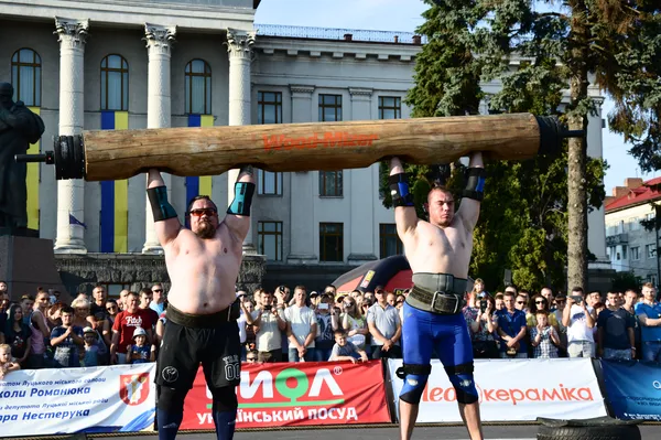 Pain and Gain: як у Луцьку богатирі били рекорди (фото, відео)