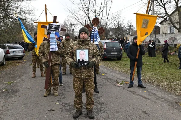 У селі біля Луцька попрощались із полеглим захисником Олександром Гавришем (фото)