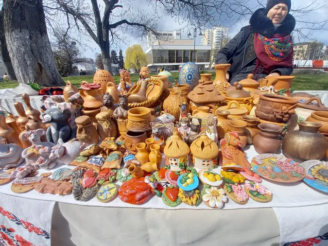 У центрі Луцька стартував Великодній ярмарок (фото)