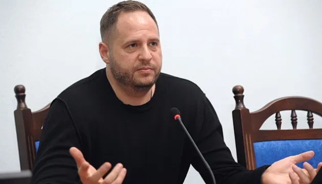 Нардеп опублікував відео, як Єрмак начебто «барижить» держпосадами