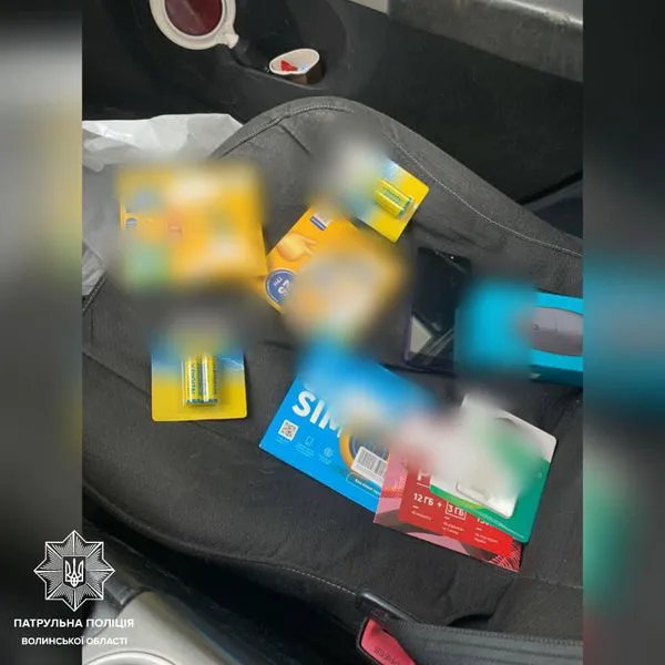 Нові сім-картки, фото доріг, програми для криптовалют: у Луцьку затримали підозрілого чоловіка (фото)