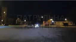 У Луцьку на площі перед замком влаштували нічний дрифт (відео)