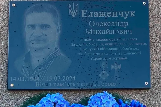 У громаді на Волині відкрили меморіальну дошку полеглому Захиснику України Олександру Блаженчуку (фото)