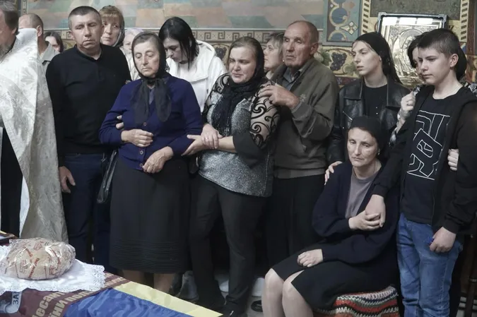 Друге поховання за день: у громаді на Волині попрощалися із бійцем Віталієм Ковальчуком (фото)