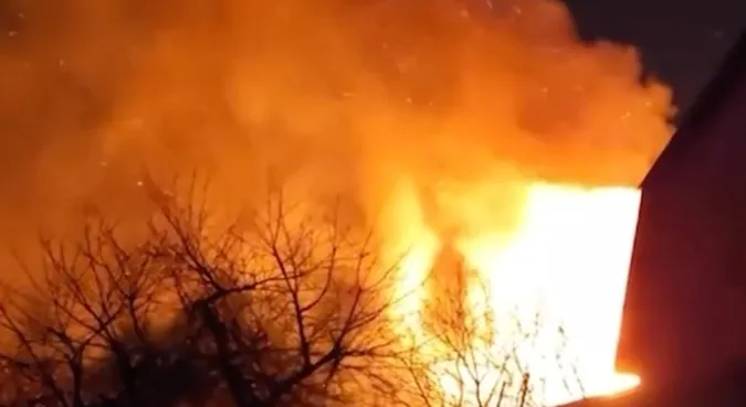 У Володимирі спалахнула велика пожежа (відео)