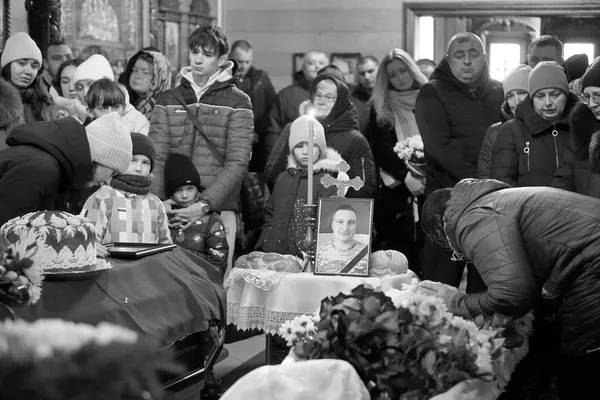 Під білою пеленою снігу: у Володимирі провели в останню дорогу двох полеглих Героїв (фото)