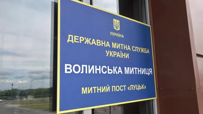На митному посту «Луцьк» – масштабні обшуки: що відомо