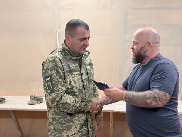 Бійців волинської «Сталевої Сотки» нагородили відзнаками «Захиснику Луганщини» (фото)