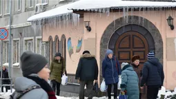 Дивіться вгору: у Луцьку бурулькова загроза (ФОТО)