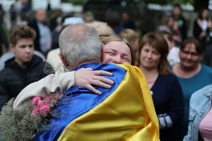 Нарешті додому: у Ківерцівській громаді зустріли звільненого Героя Миколу Касюрака (фото)