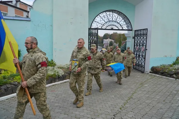 Майже рік боровся за життя: у Володимирі попрощалися із захисником Олександром Гусевським (фото)