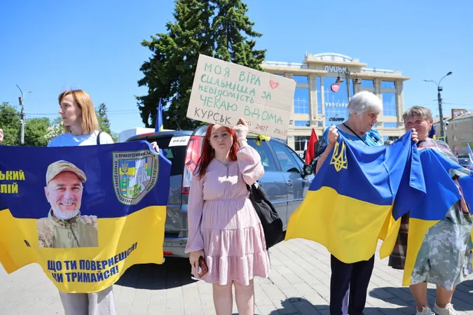 Близько 100 автомобілів та сотня родин: у Луцьку провели акцію на підтримку військовополонених (фото)