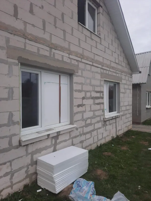 Внаслідок ракетних ударів у Луцьку пошкоджено 12 будинків (фото)