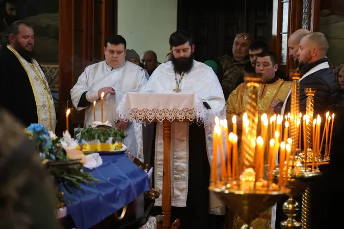 Громада на Волині попрощалася з Героєм Іваном Доценком (фото)
