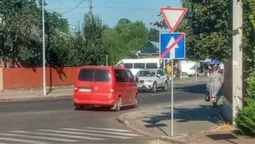 У Володимирі поблизу школи запровадили односторонній рух транспорту (фото)