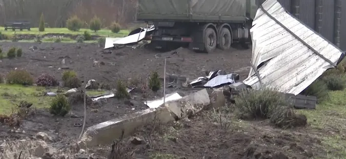 Труп – в автівці: під Луцьком – моторошна аварія з військовими (відео)