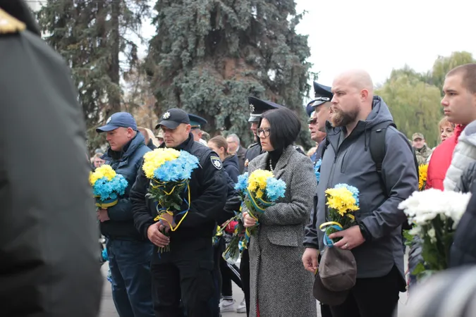 У Луцьку поклали квіти до стели загиблим захисникам України (фото, відео)