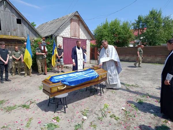 Осиротіла трирічна донечка: на Волині попрощалися з 22-річним воїном Олександром Буслом (фото)