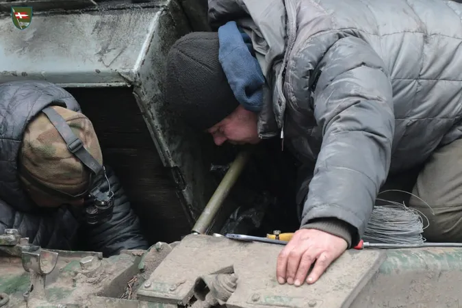 Показали, як воїни 14 ОМБр «реанімують» залізо, яке згодом повертається на поле бою (фото)