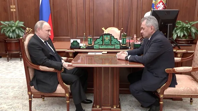 Кремль намагається «відбілити» путіна після поразки на Харківщині, – аналітики (відео)