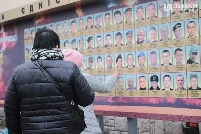 Донька загиблого захисника України Богдана Смолярчук з мамою