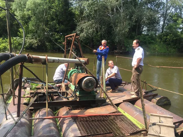 У Луцьку на водозаборі встановили пристрій для захисту риб (фото)