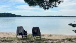 Ніжна, як молоко: на Волині є озеро зі «срібною» водою (фото)