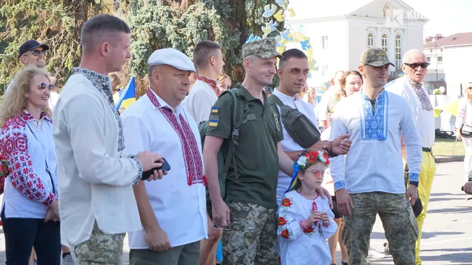 Лучани у День міста тілами склали карту України (фото)