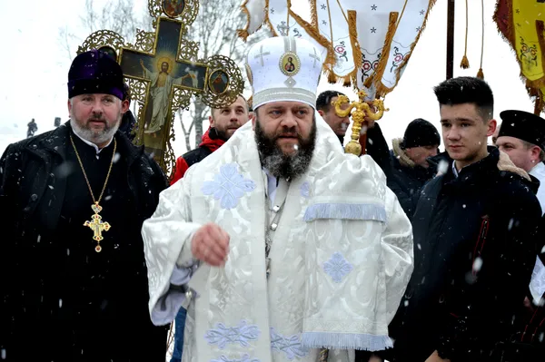 Як у Луцьку віряни занурювалися на свято Хрещення (фото)